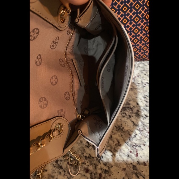 NWT Authentic Tory Burch Bryant Shoulder Bag - Picture 7 of 8